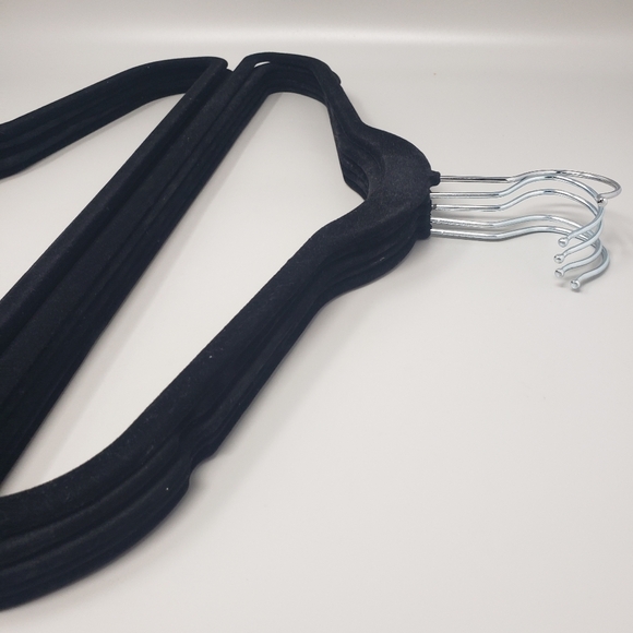 10 Velvet Hangers - Picture 6 of 8